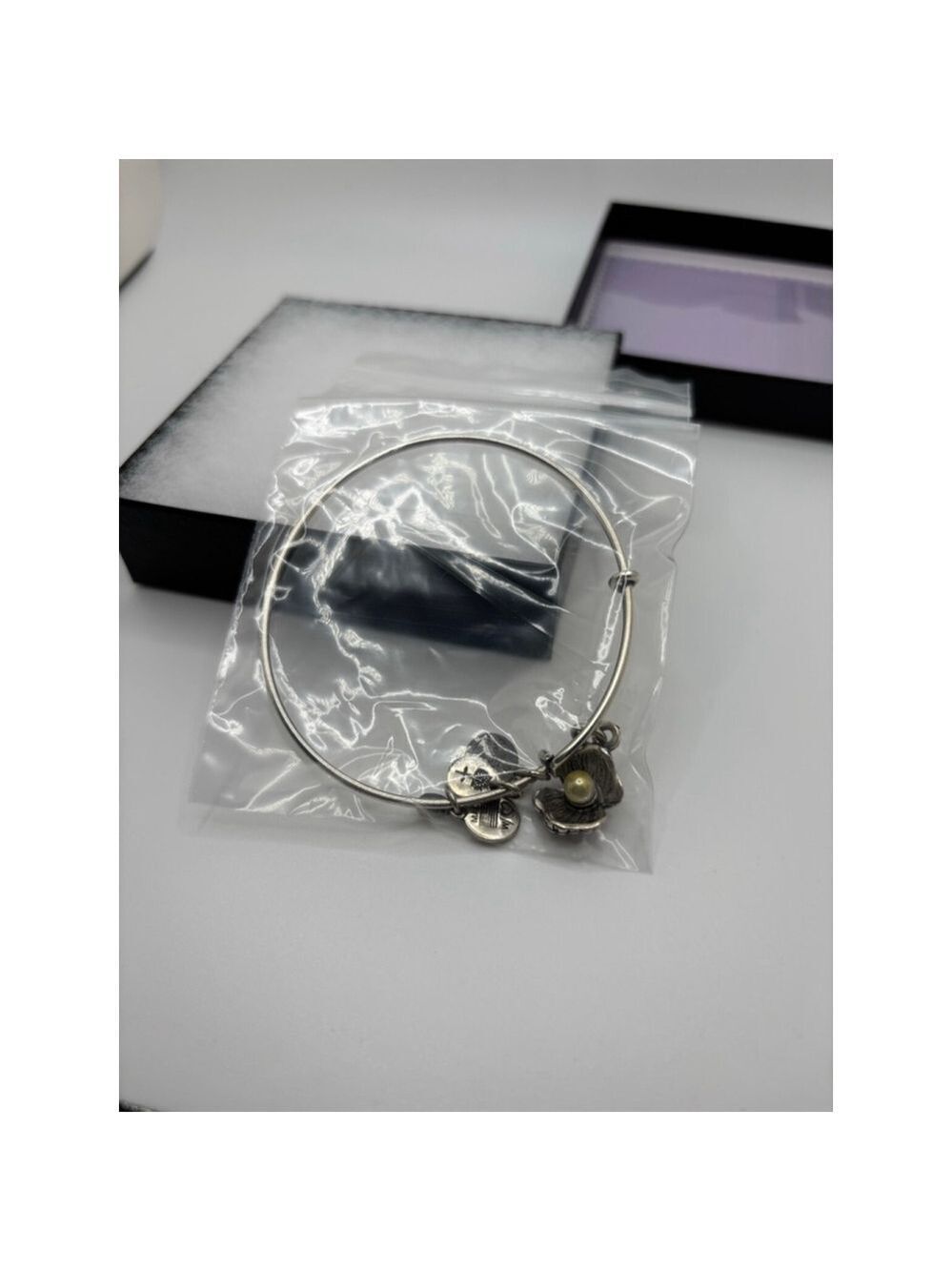 Alex and Ani Silver Bangle Bracelet Oyster Pearl Charm - Picture 3 of 5